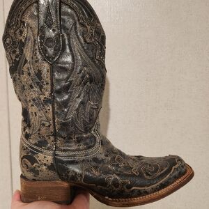 Elegant Black and Silver Embroidered Western Boots